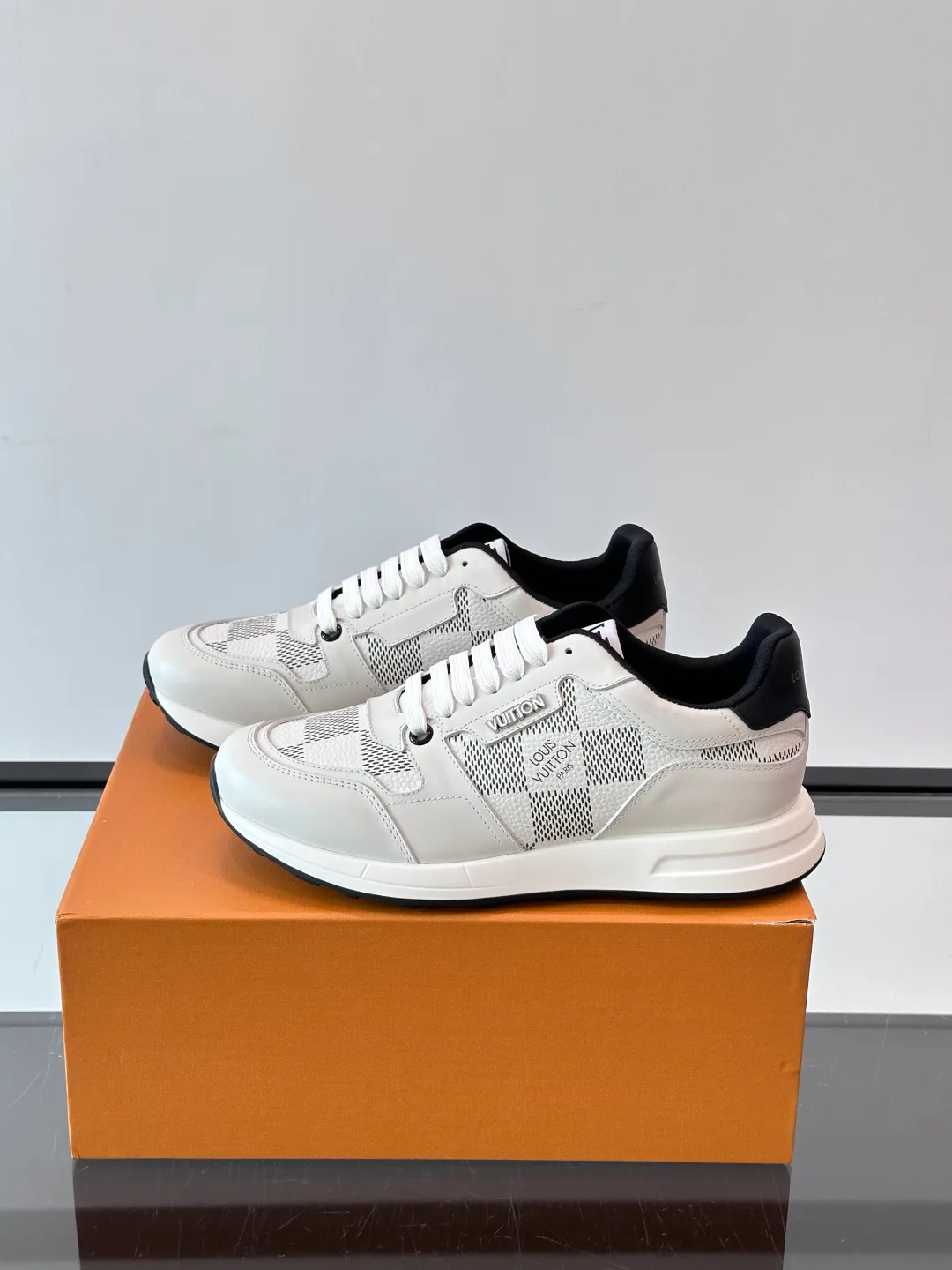 Men's Sneakers LOUIS VUITTON 18400553