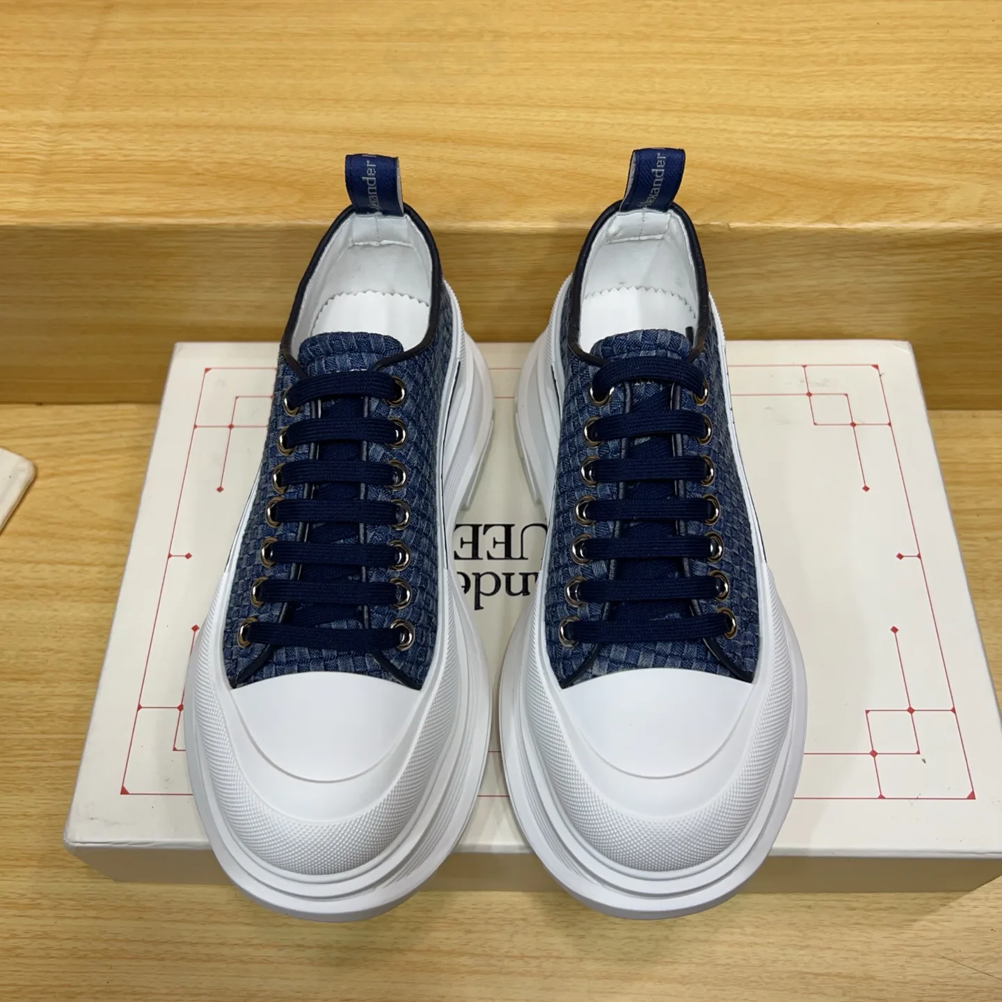 Women's Sneakers ALEXANDER MCQUEEN 17545168