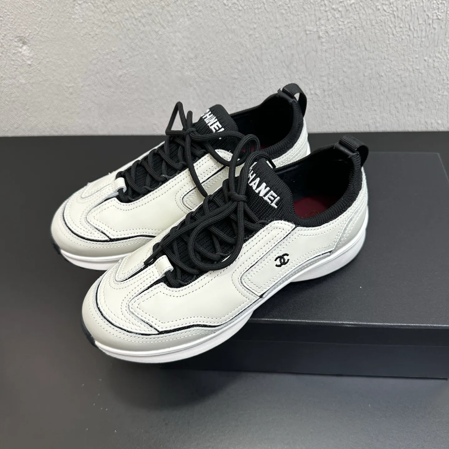 Women's Sneakers CHANEL 17934452