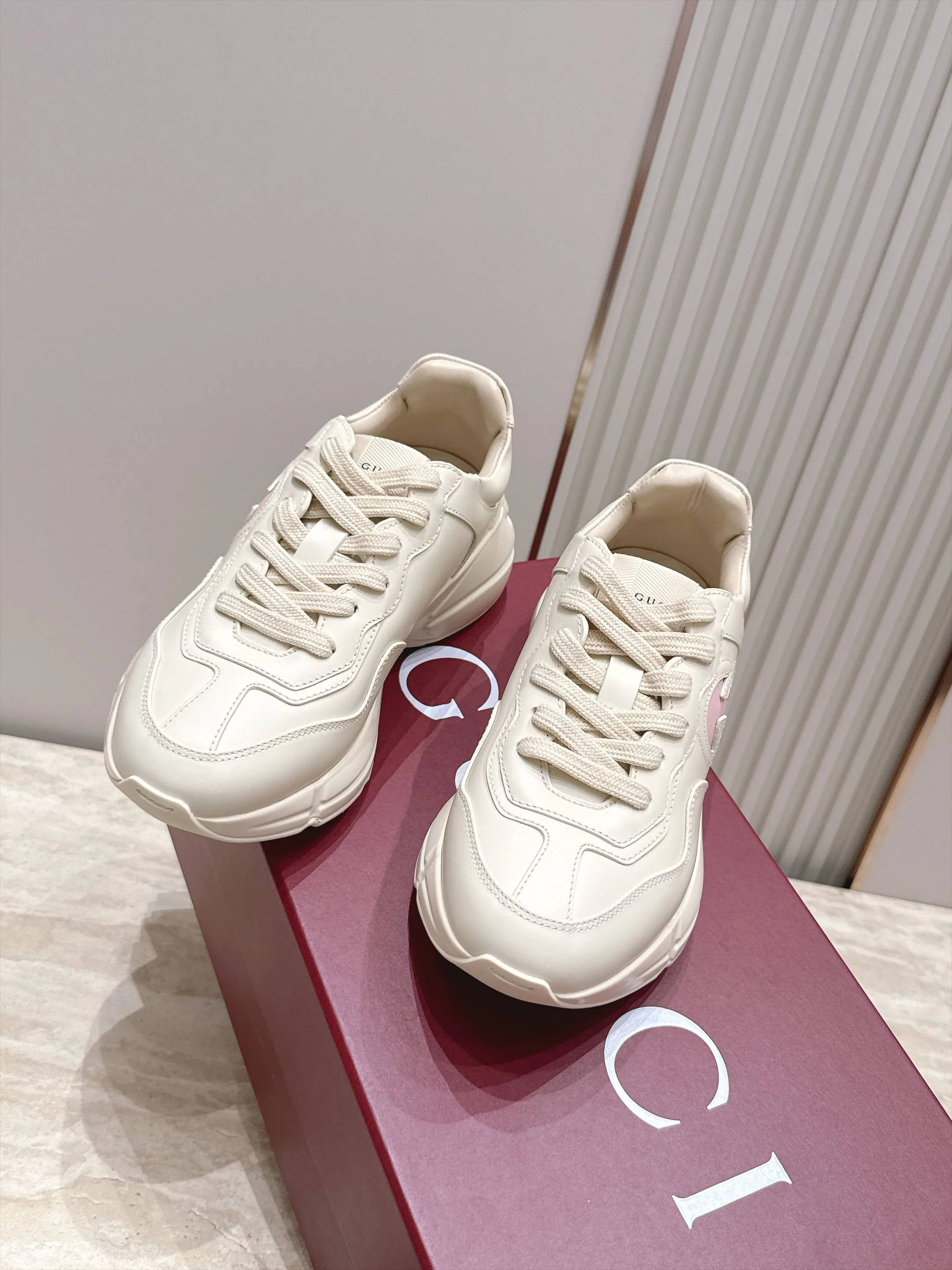 Women's Sneakers GUCCI 18025257