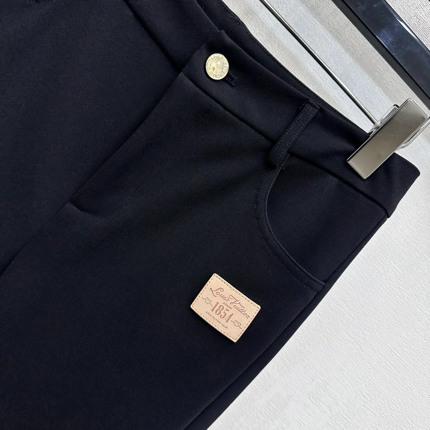 Women's Trousers LOUIS VUITTON 18228460