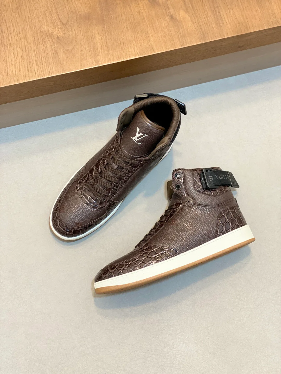 Men's Sneakers LOUIS VUITTON 18265102