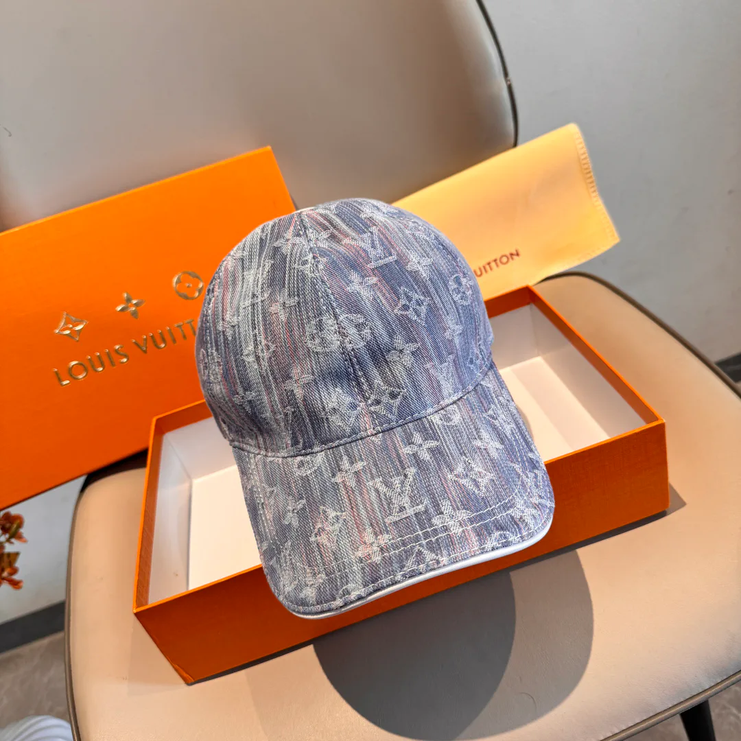 Hats LOUIS VUITTON 18105297