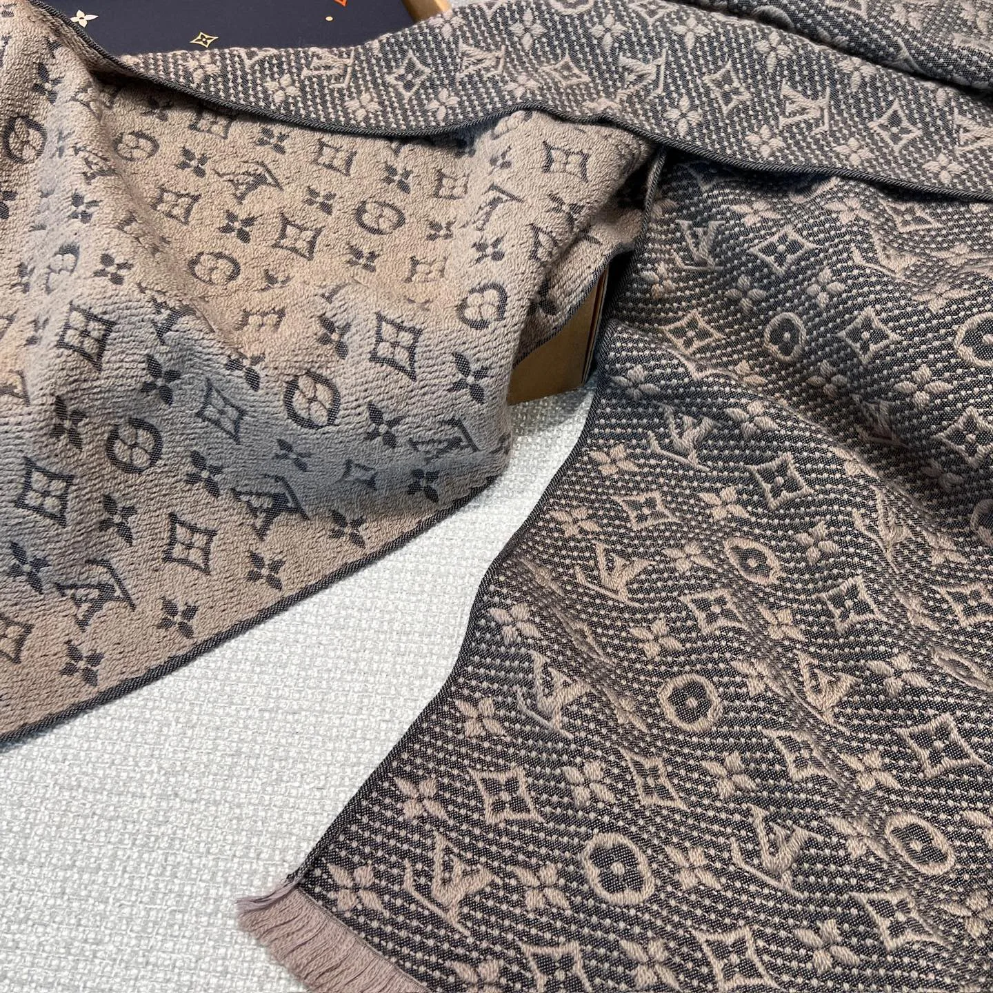 Scarves LOUIS VUITTON 17945577