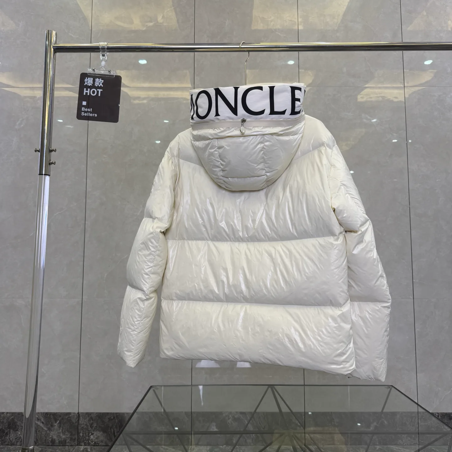 Women's Jackets And Down Jackets MONCLER 18391717