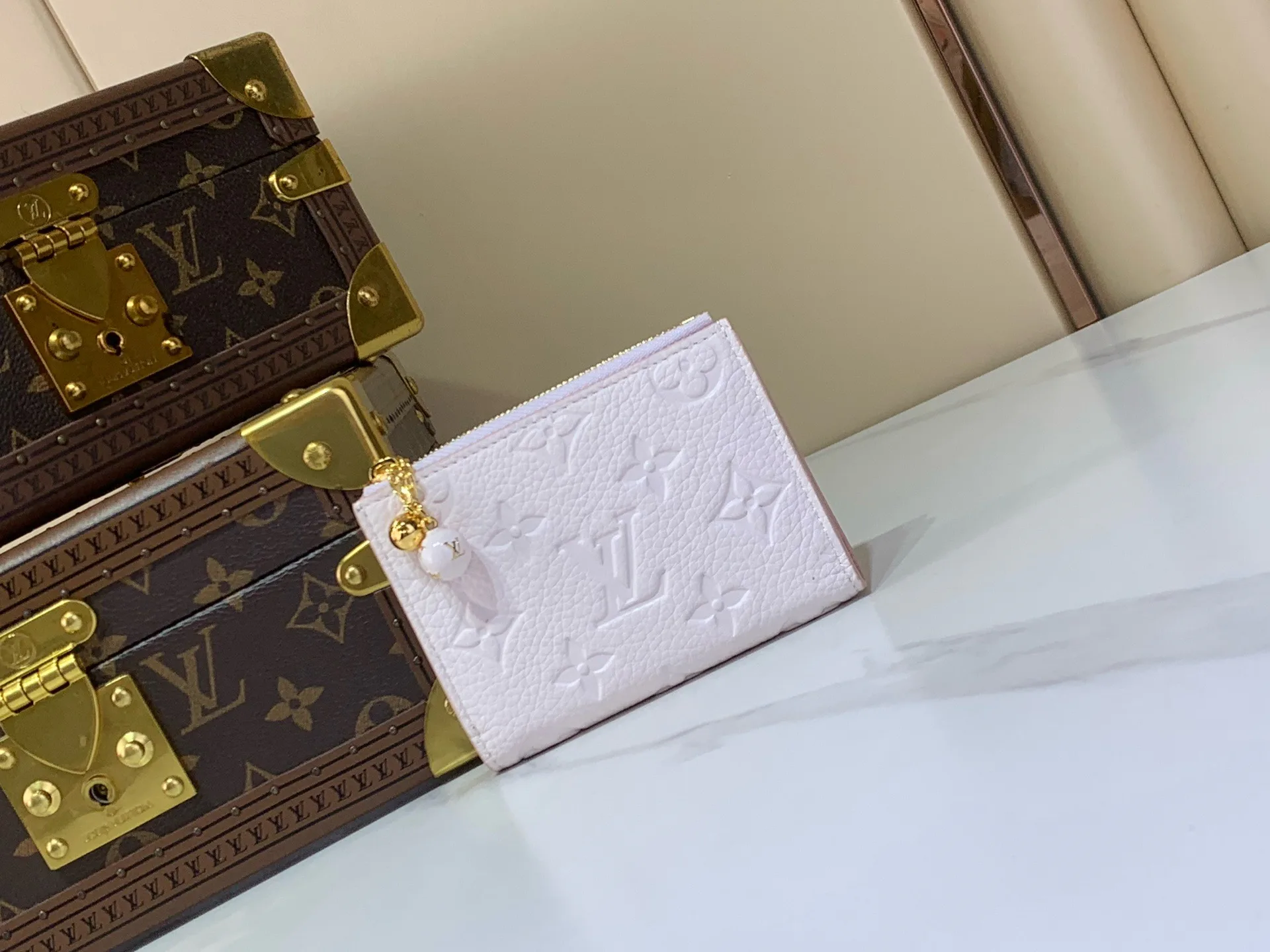 Women's Clutches LOUIS VUITTON 17499374