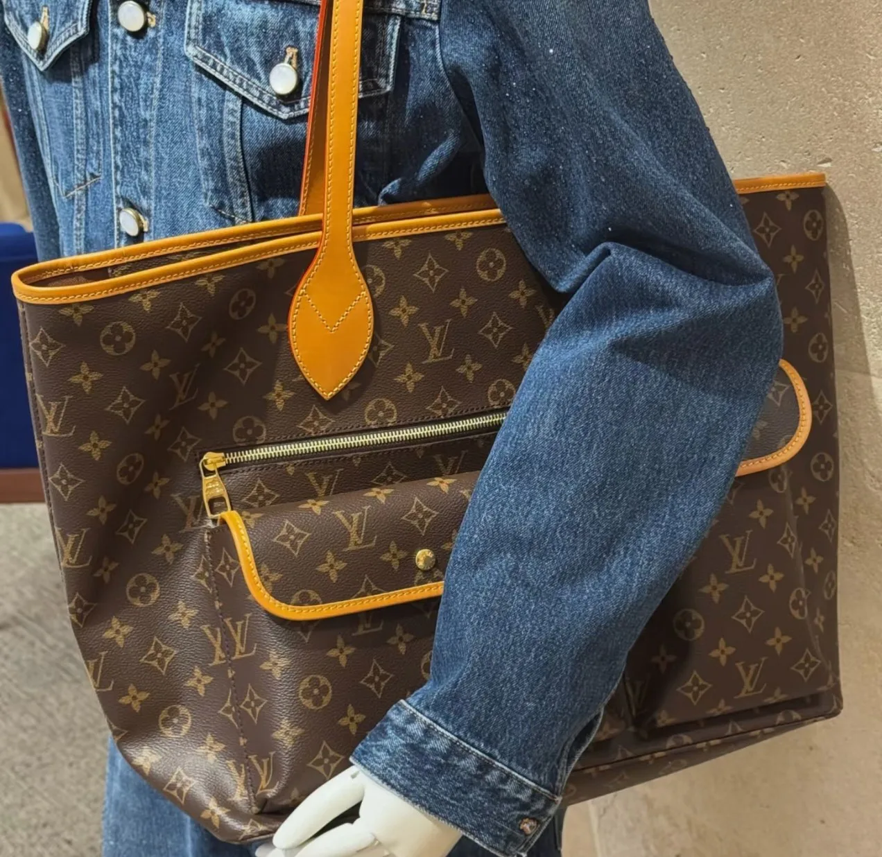Women's Classic Handbags LOUIS VUITTON 17838914