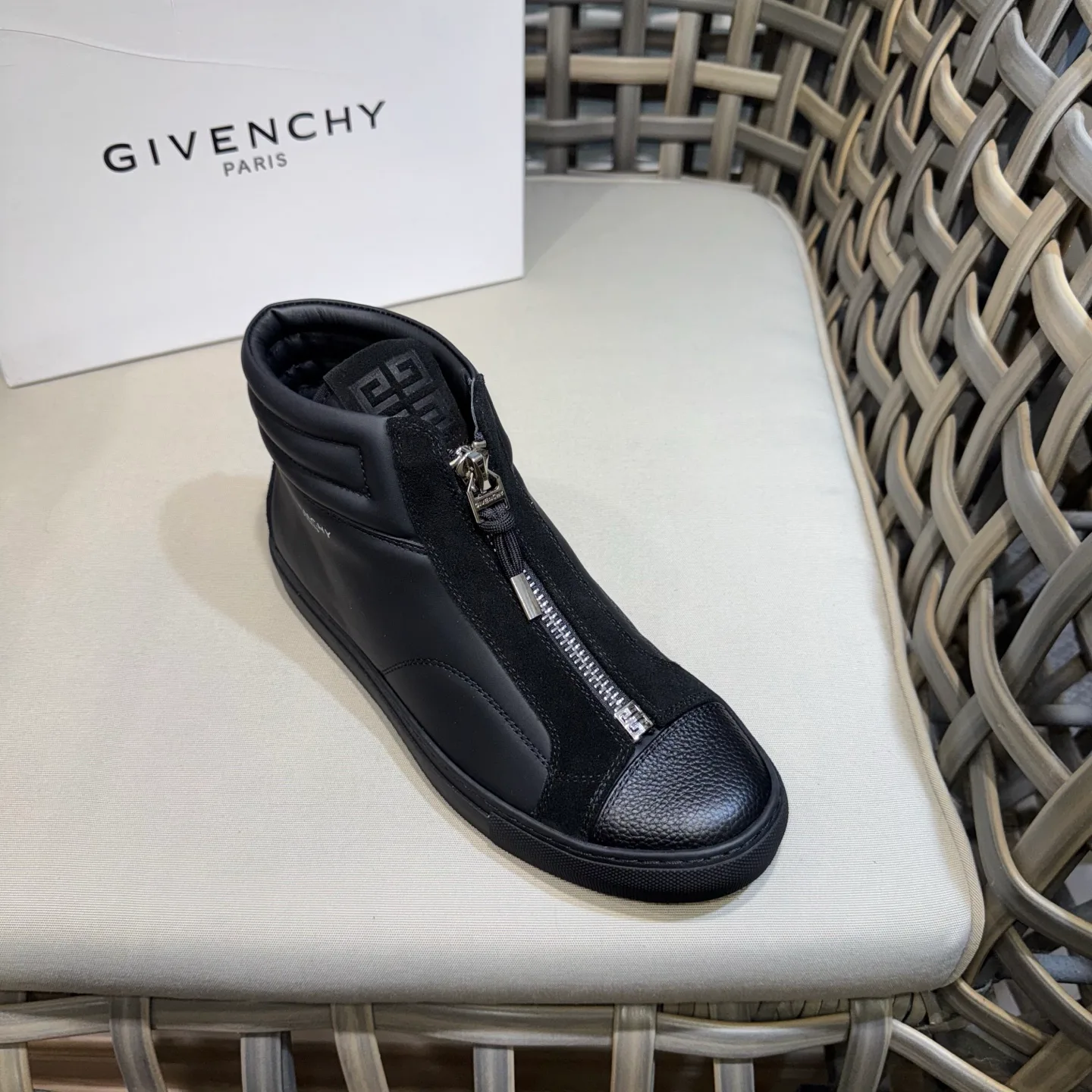 Men's Sneakers GIVENCHY 18267091