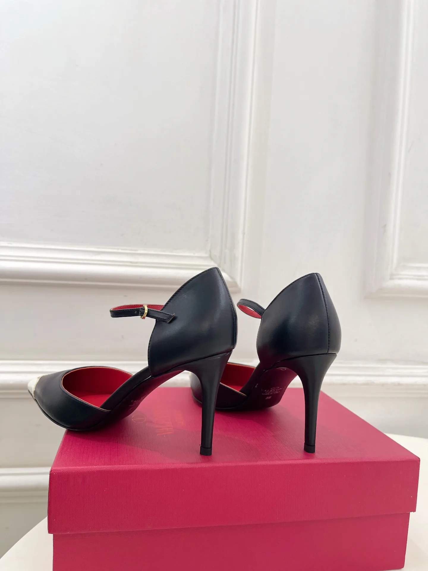 Women's Open-Toe Sandals VALENTINO 17829322