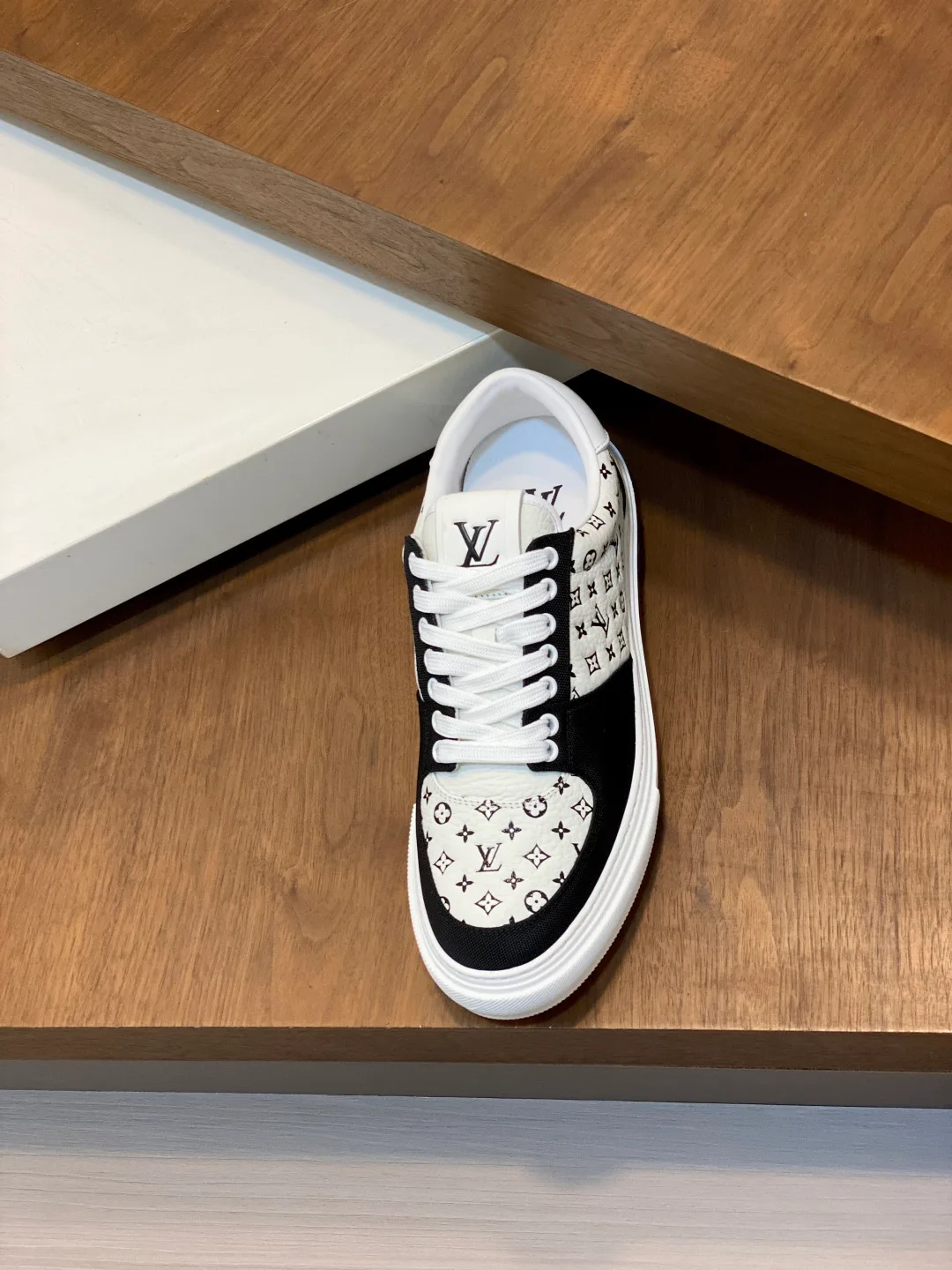 Men's Sneakers LOUIS VUITTON 18078962