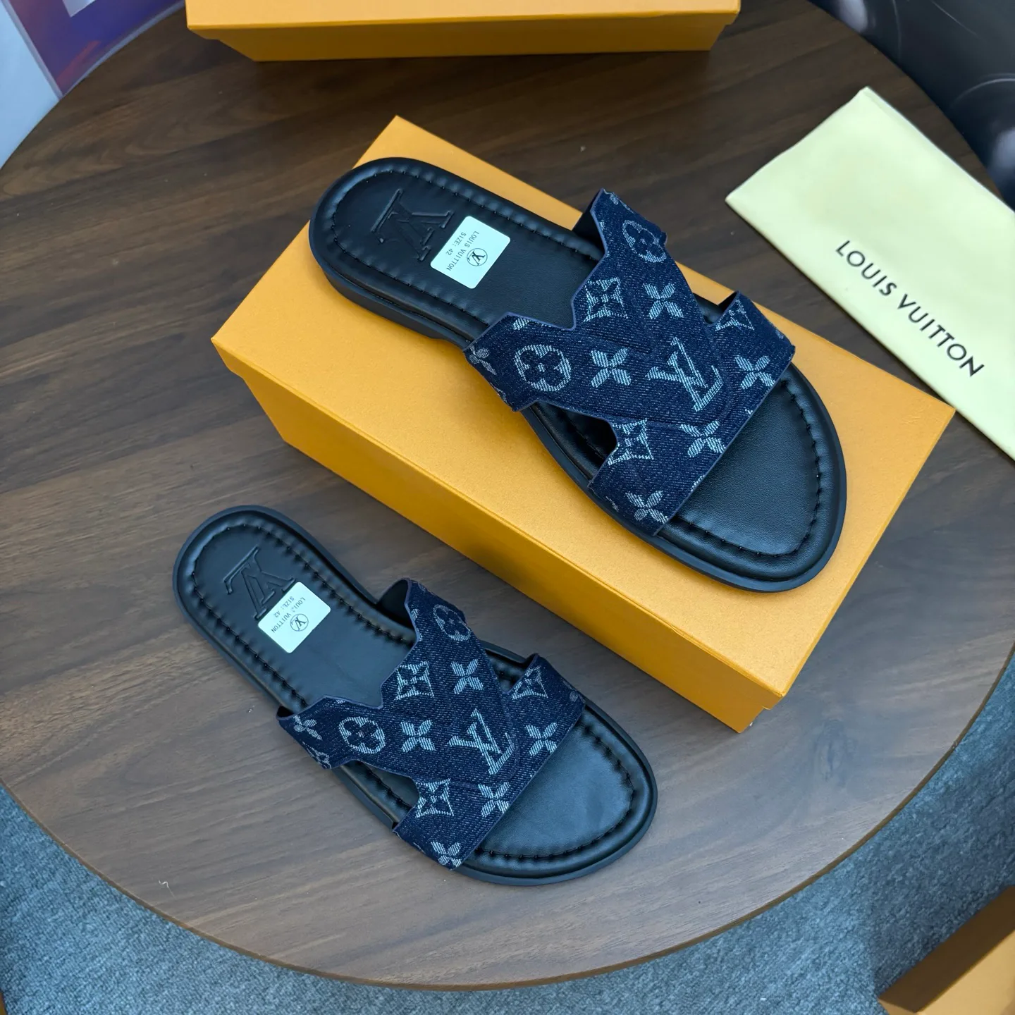 Men's Flip-Flops LOUIS VUITTON 17831644