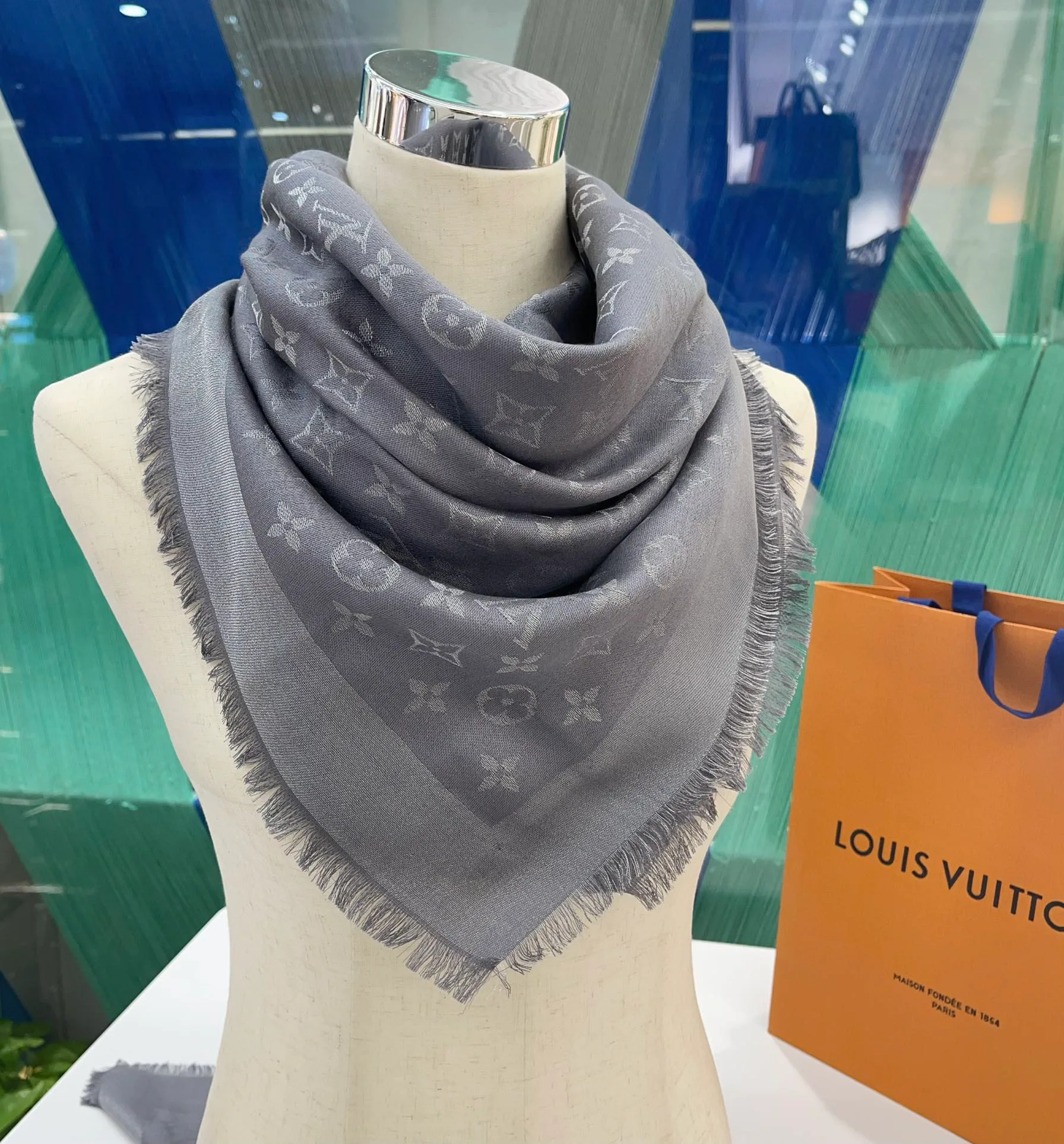 Scarves LOUIS VUITTON 17815856