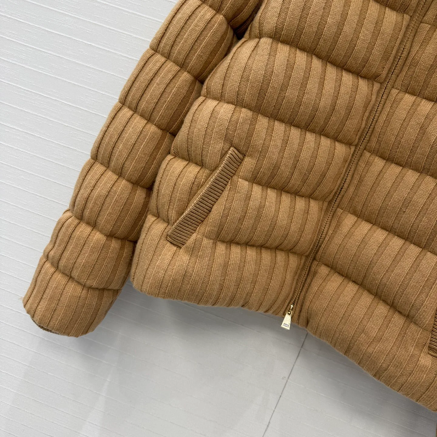 Women's Jackets And Down Jackets MONCLER 18325191