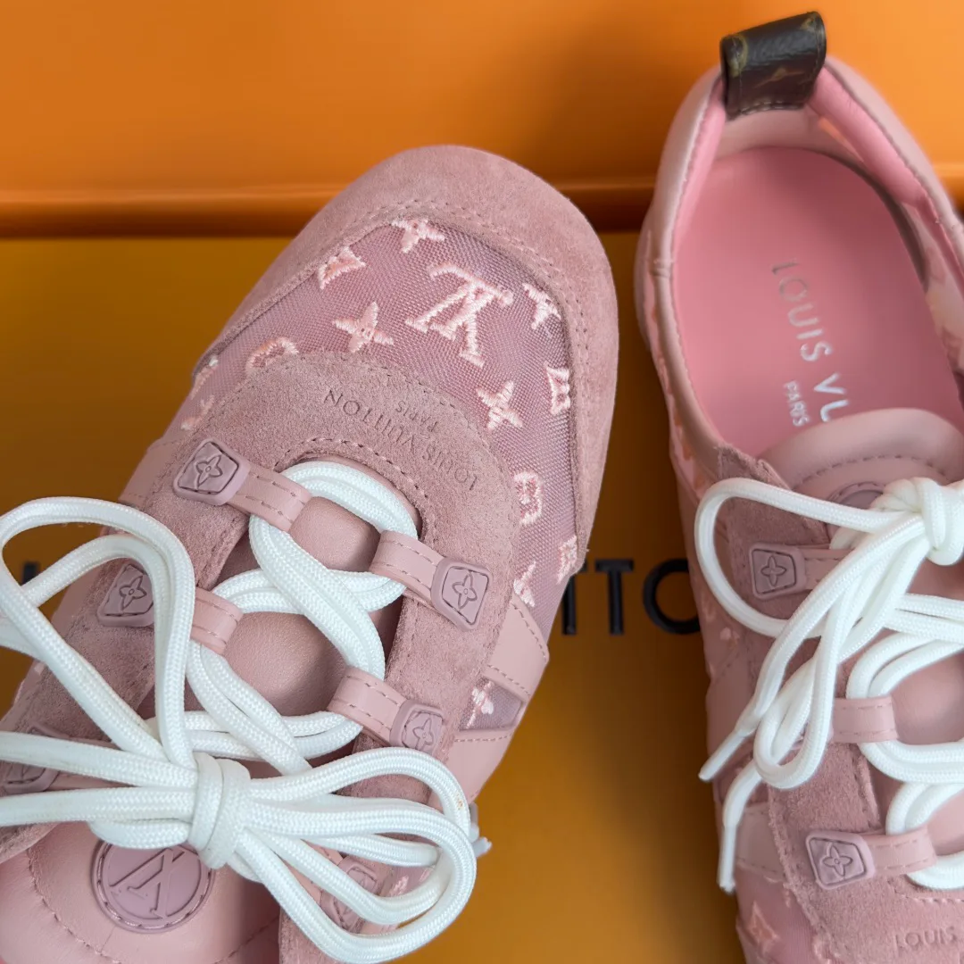 Women's Sneakers LOUIS VUITTON 18083475