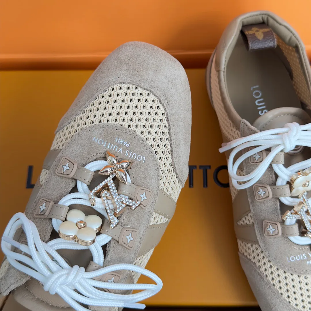 Women's Sneakers LOUIS VUITTON 17950618