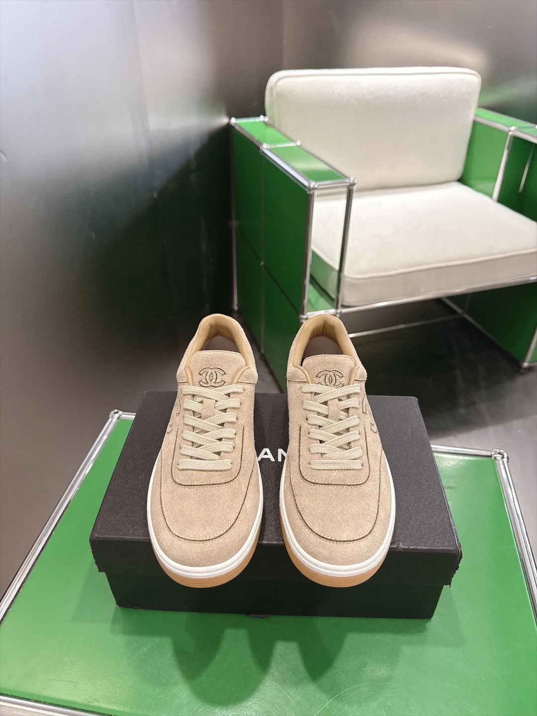 Women's Sneakers CHANEL 18324647