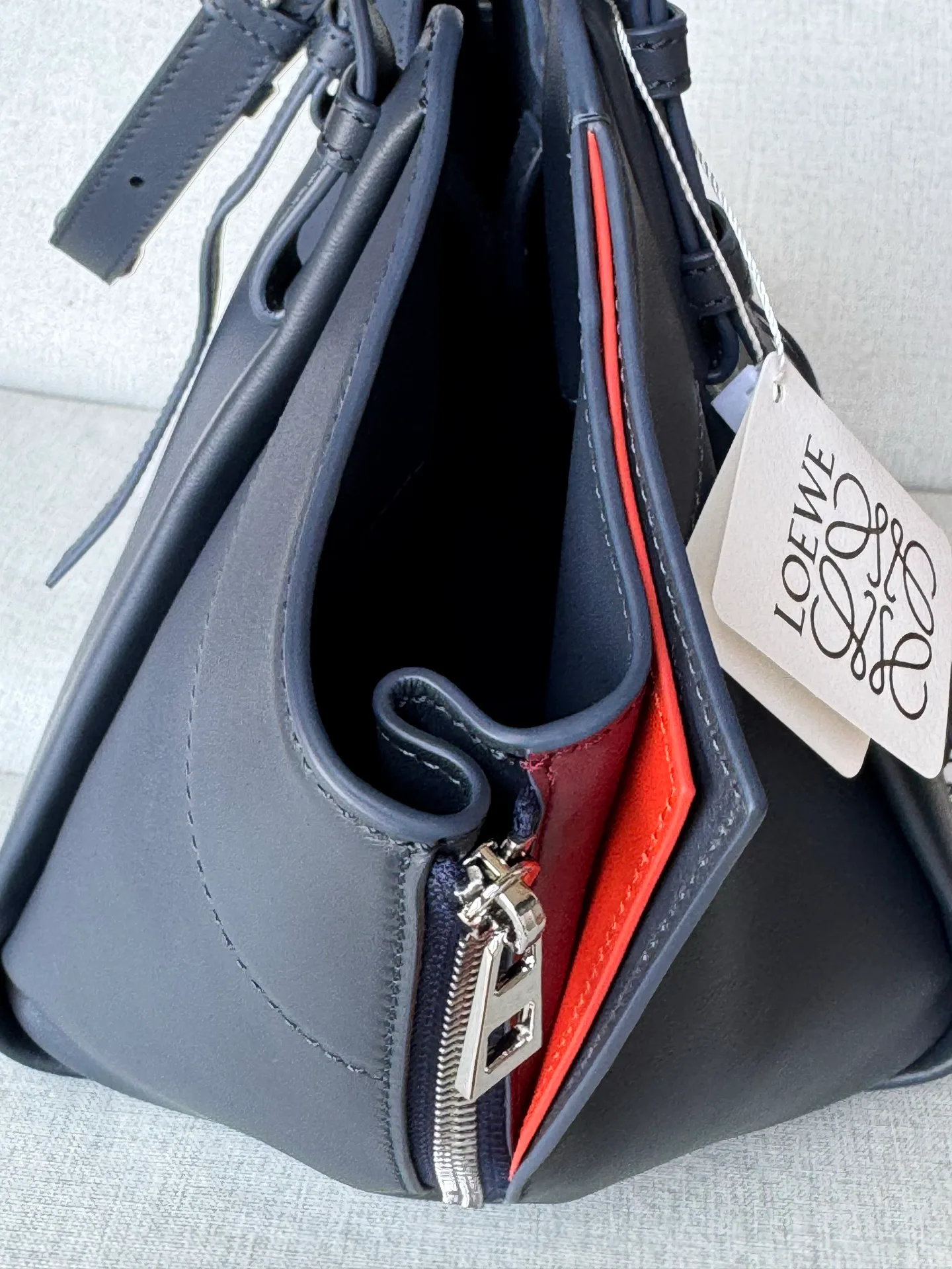 Women's Classic Handbags LOEWE 18280956