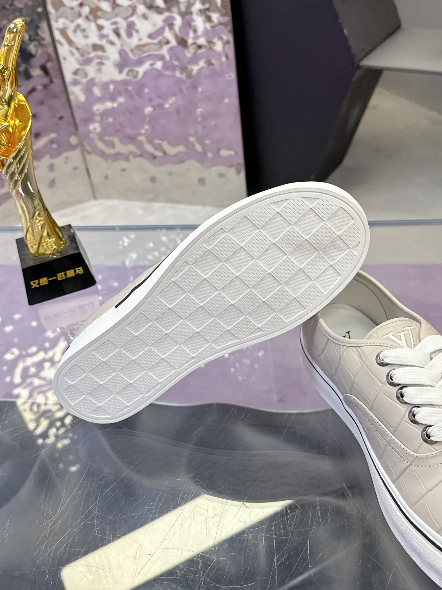 Men's Sneakers LOUIS VUITTON 17930914