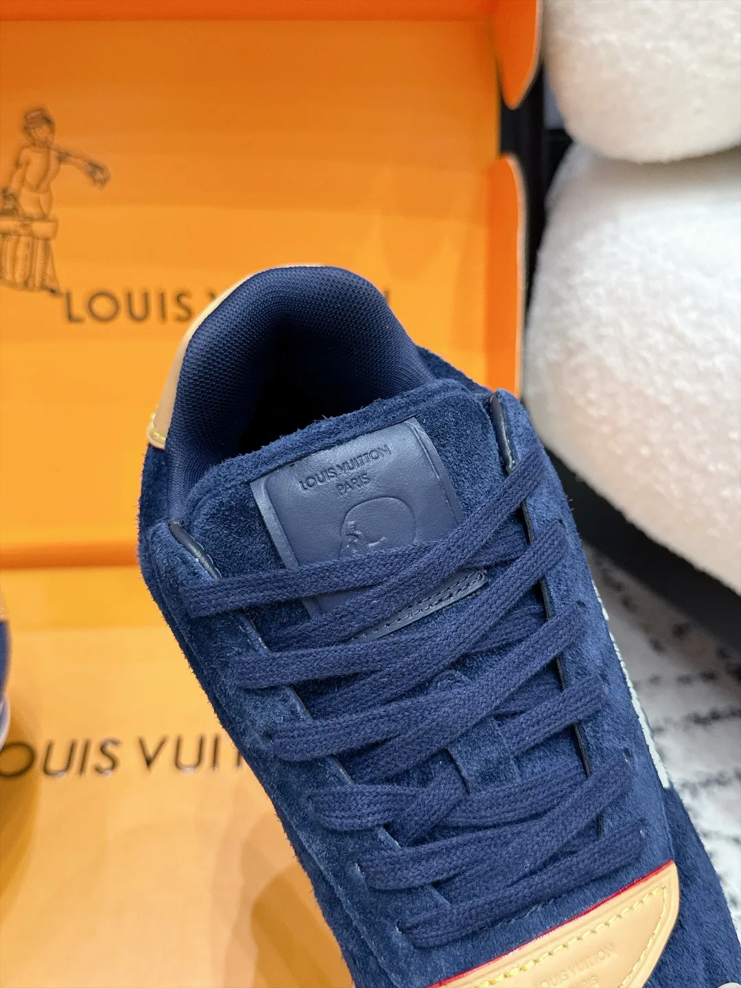 Women's Sneakers LOUIS VUITTON 18406467