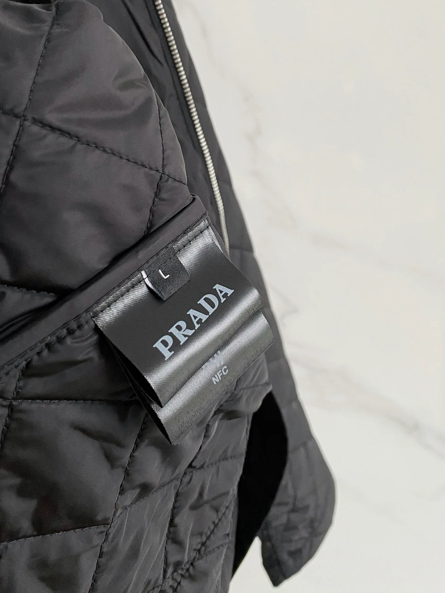 Куртки И Пуховики Мужские Prada 18609312