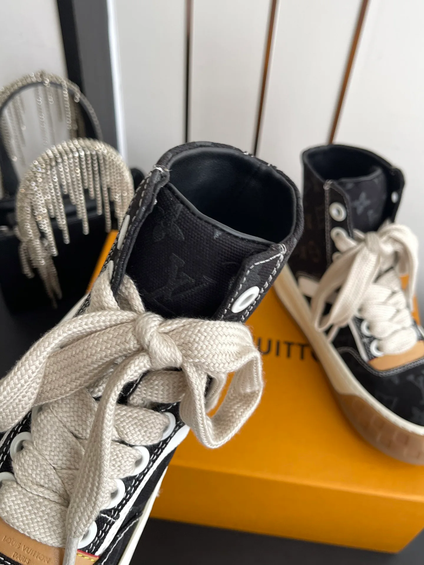 Women's Sneakers LOUIS VUITTON 17673245