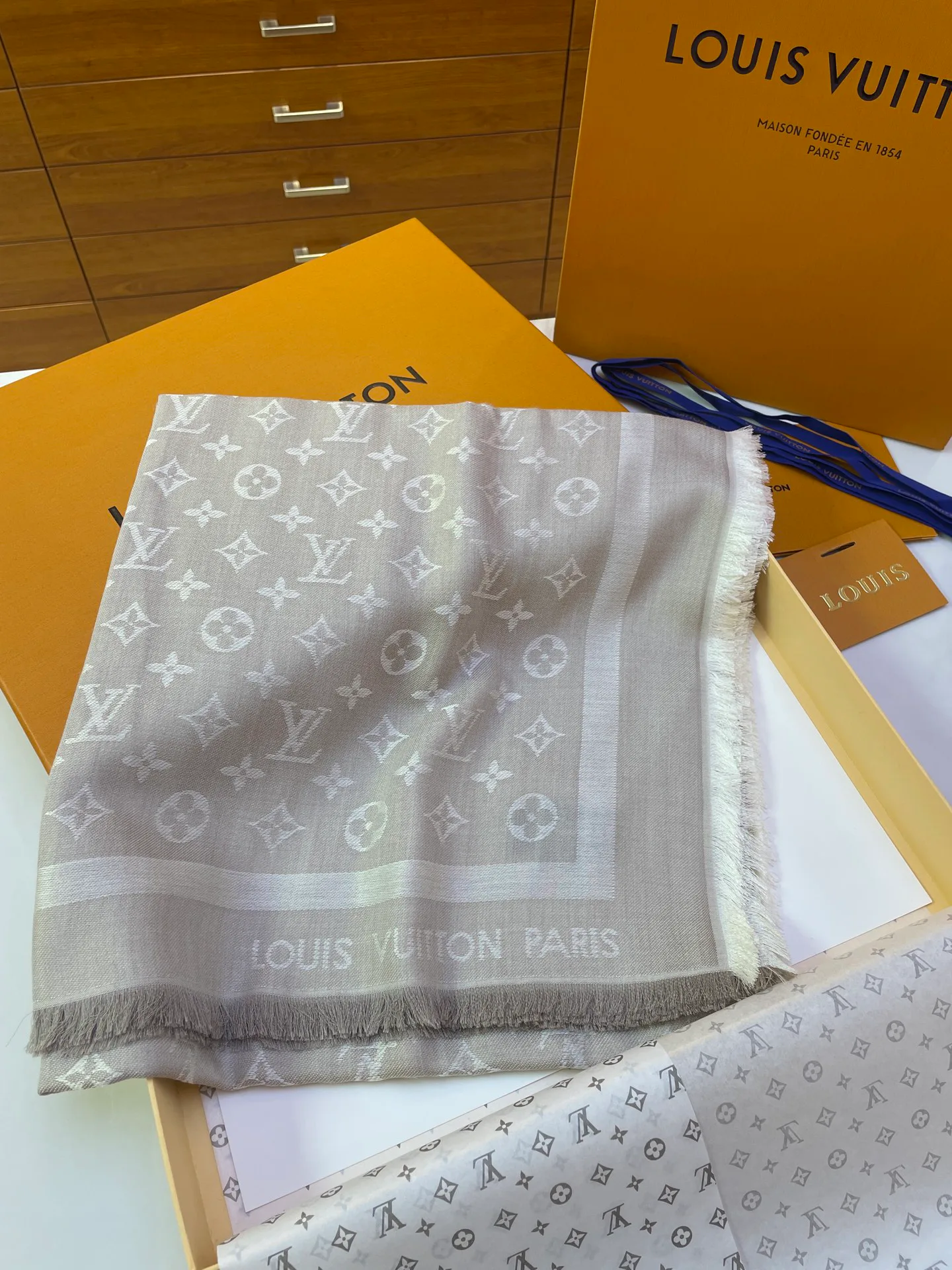 Scarves LOUIS VUITTON 17928307