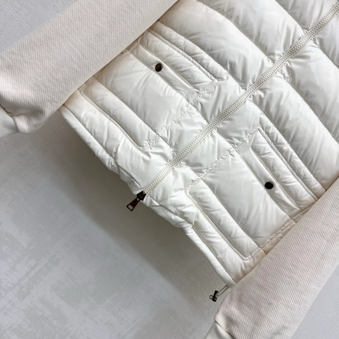 Women's Jackets And Down Jackets MONCLER 18141497