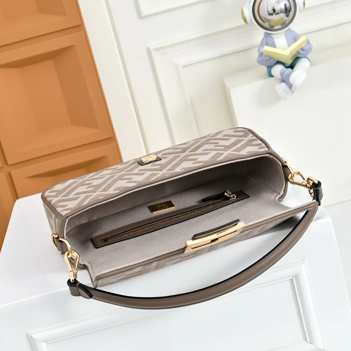 Women's Classic Handbags FENDI 18004263