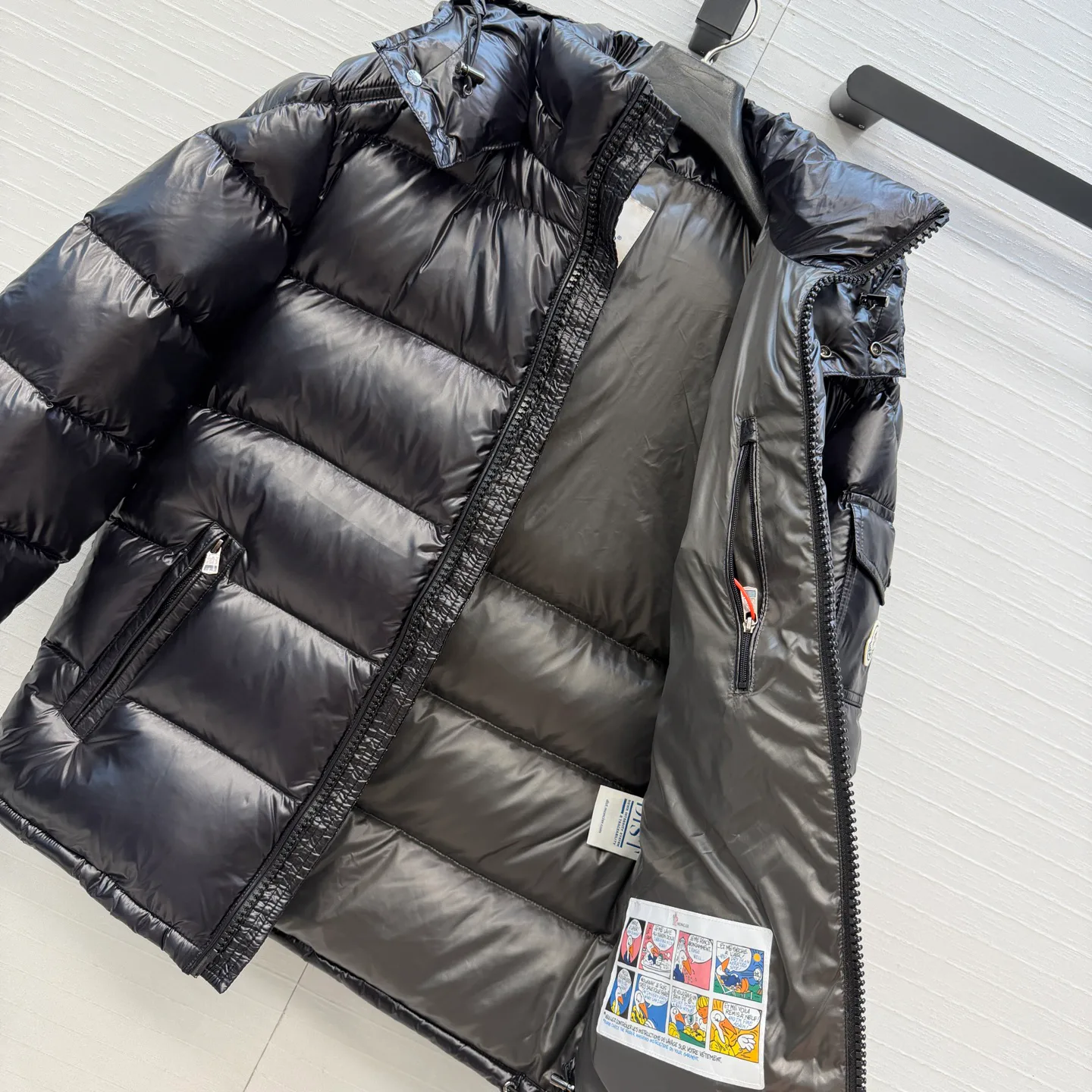 Women's Jackets And Down Jackets MONCLER 18277307