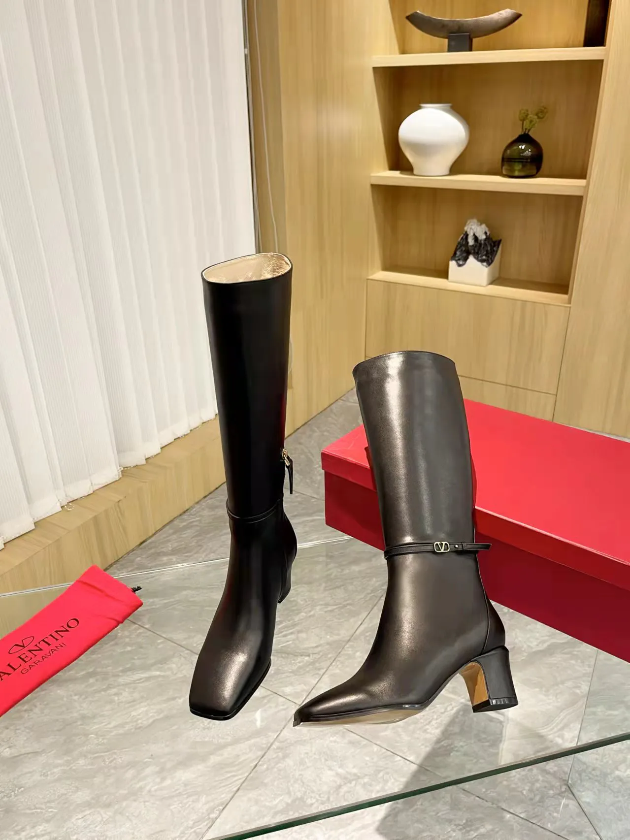 Women's Boots VALENTINO 17956929