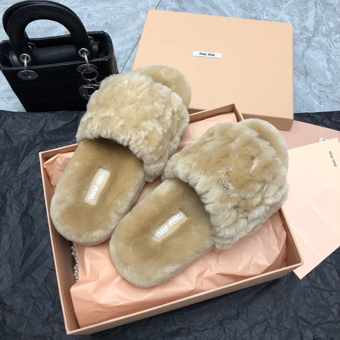 Women's Slippers MIU MIU 18005800