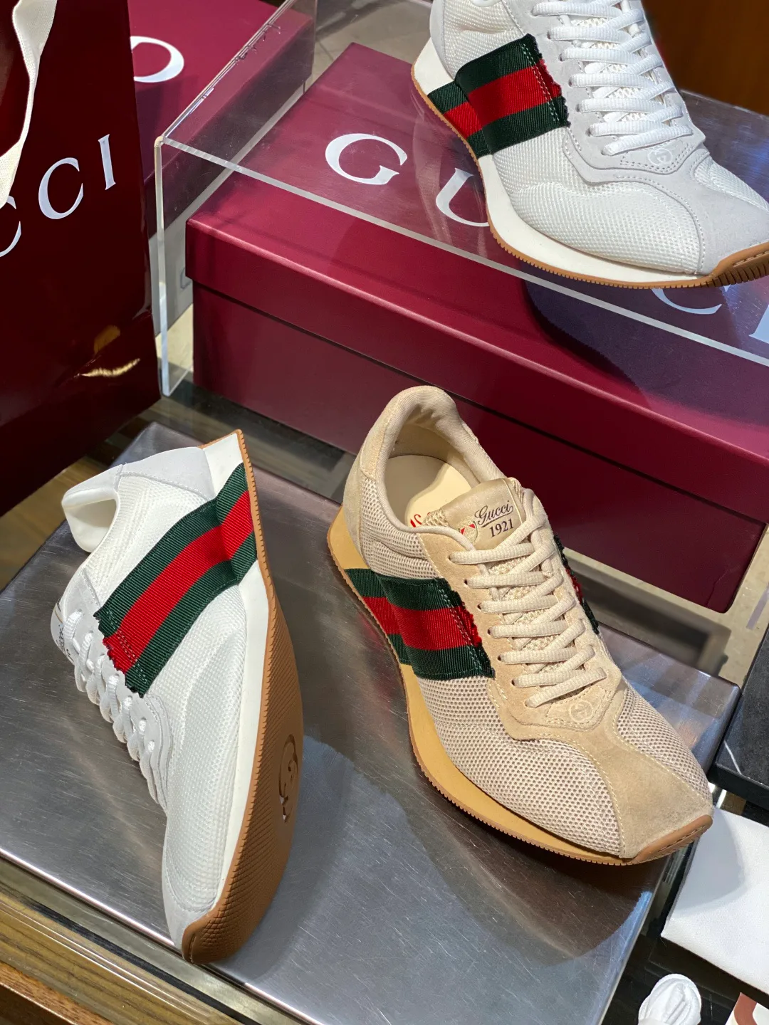 Women's Sneakers GUCCI 18119355