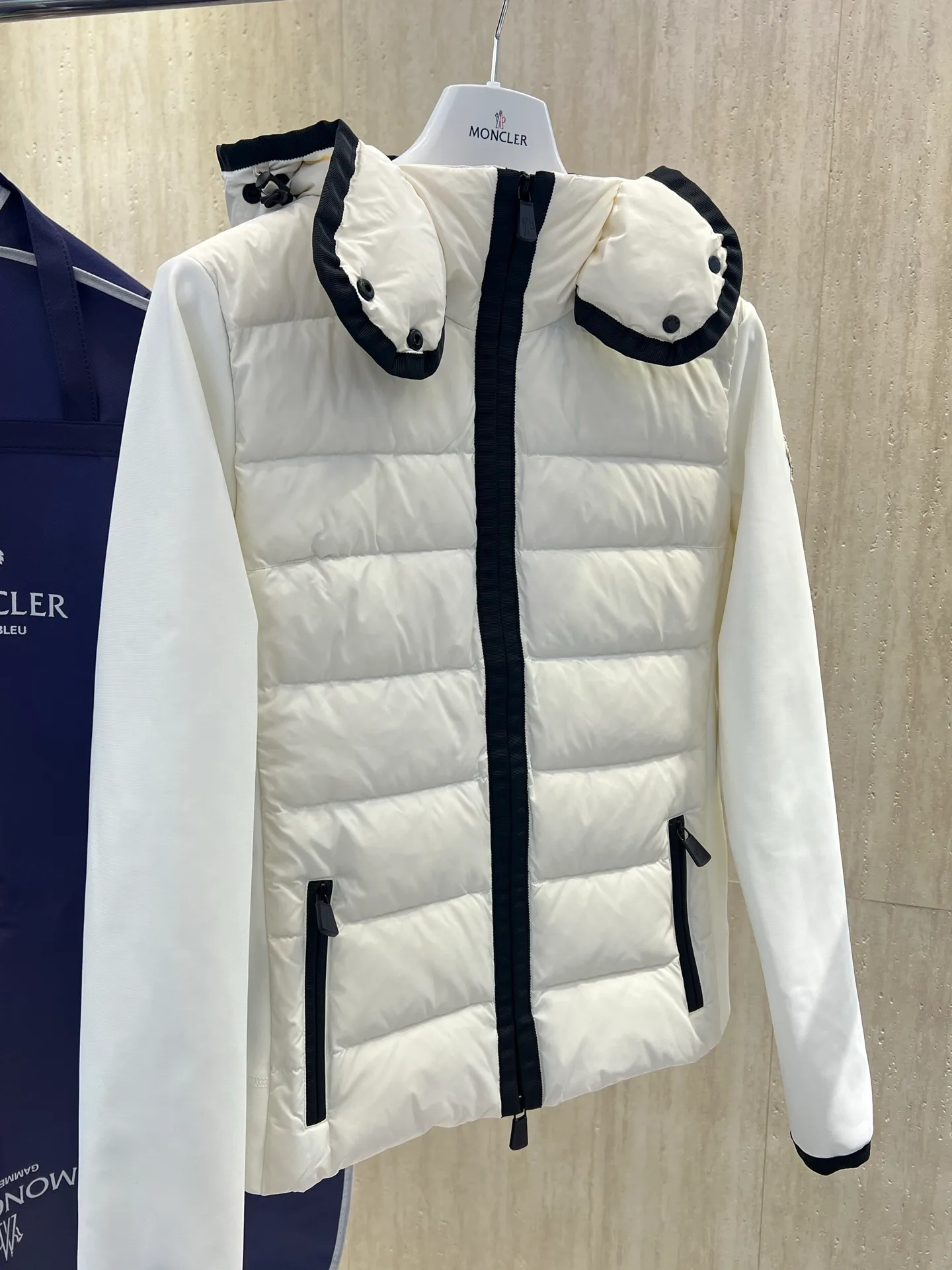 Men's Jackets And Down Jackets MONCLER 18434542