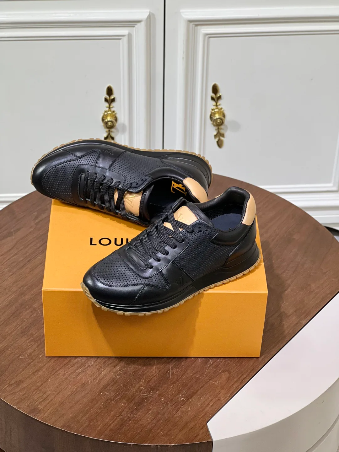 Men's Sneakers LOUIS VUITTON 18039349