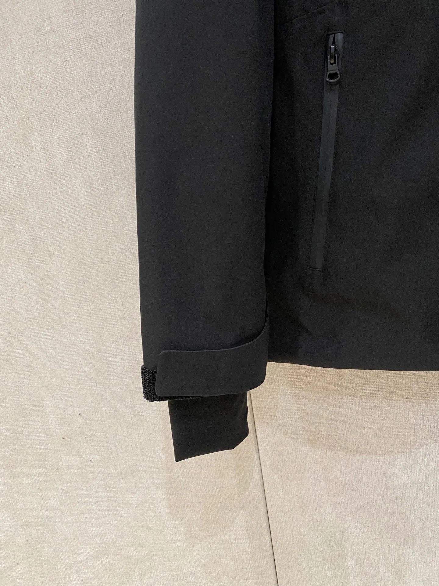 Women's Jackets And Down Jackets MONCLER 18111243
