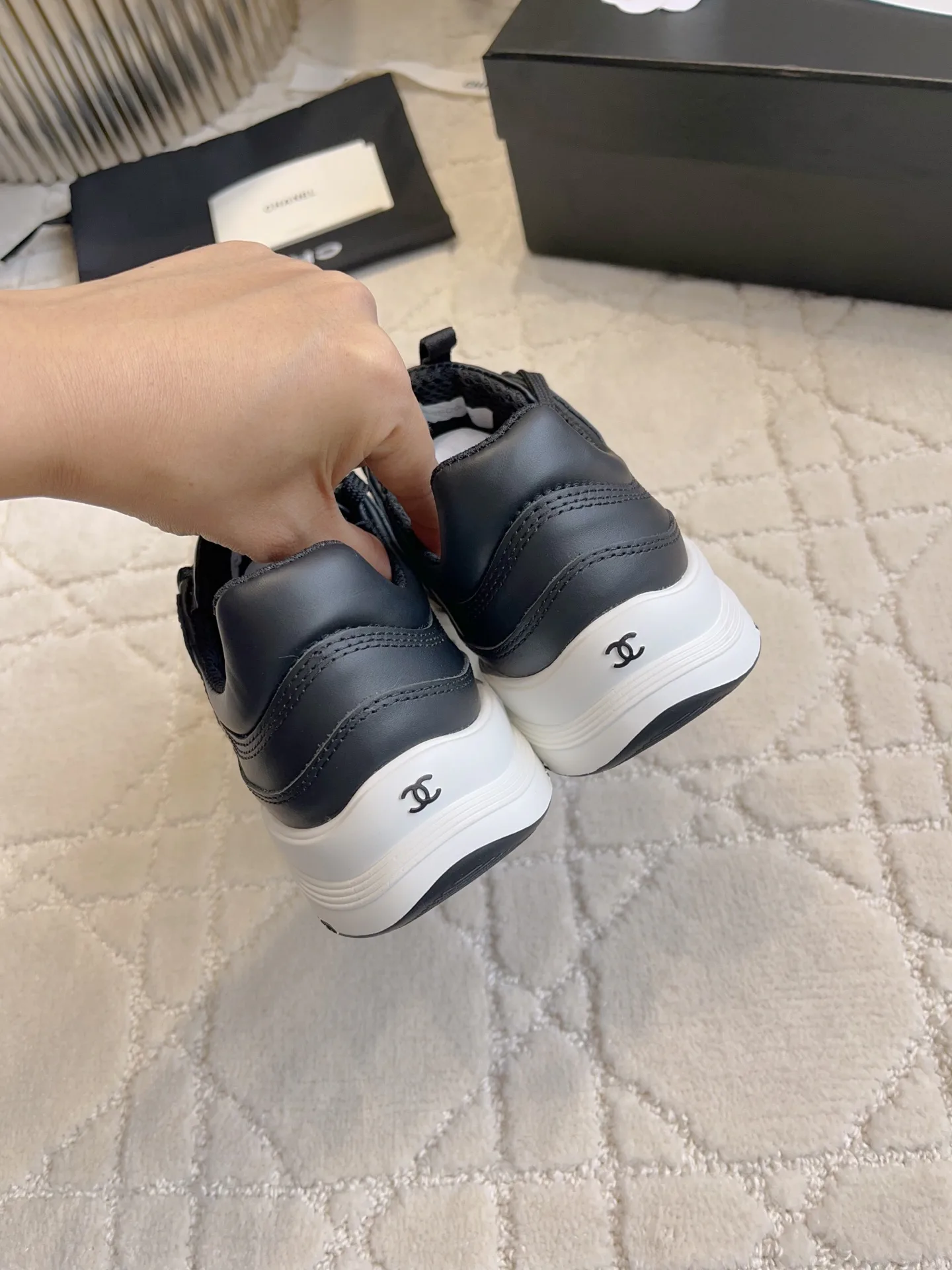 Women's Sneakers CHANEL 17936568