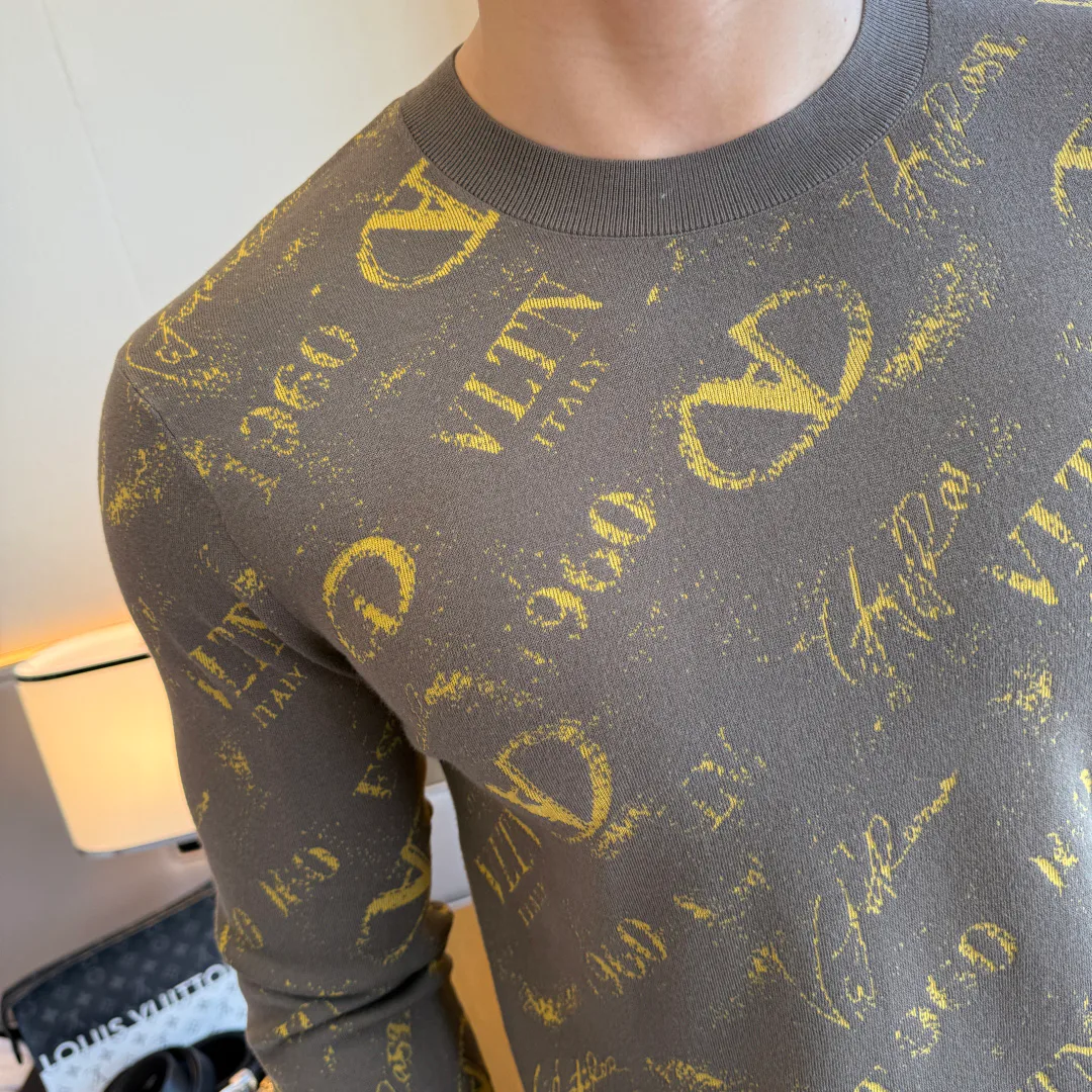 Men's Jumpers And Sweaters VALENTINO 17900372