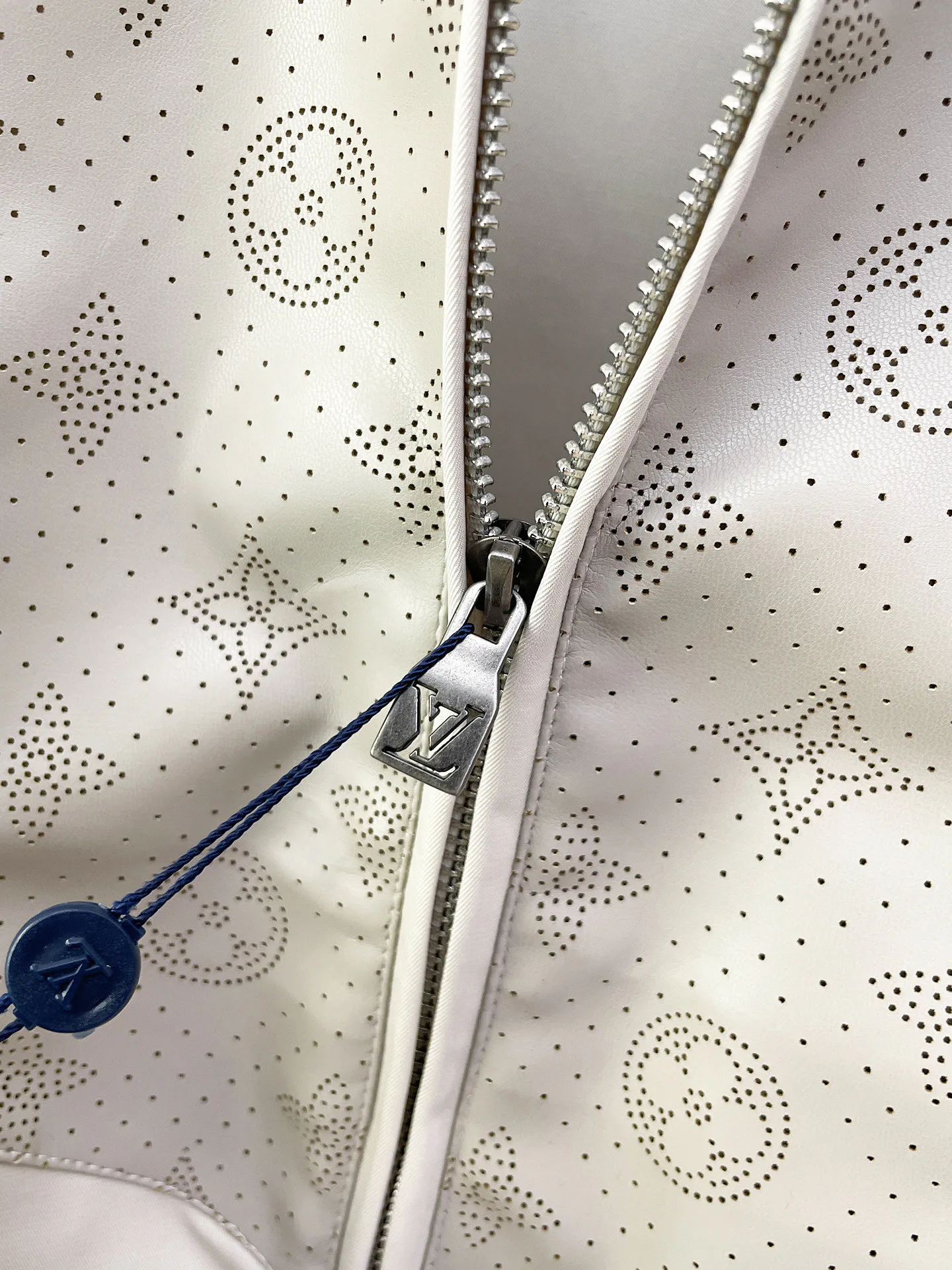 Куртки И Пуховики Женские Louis Vuitton 18614691