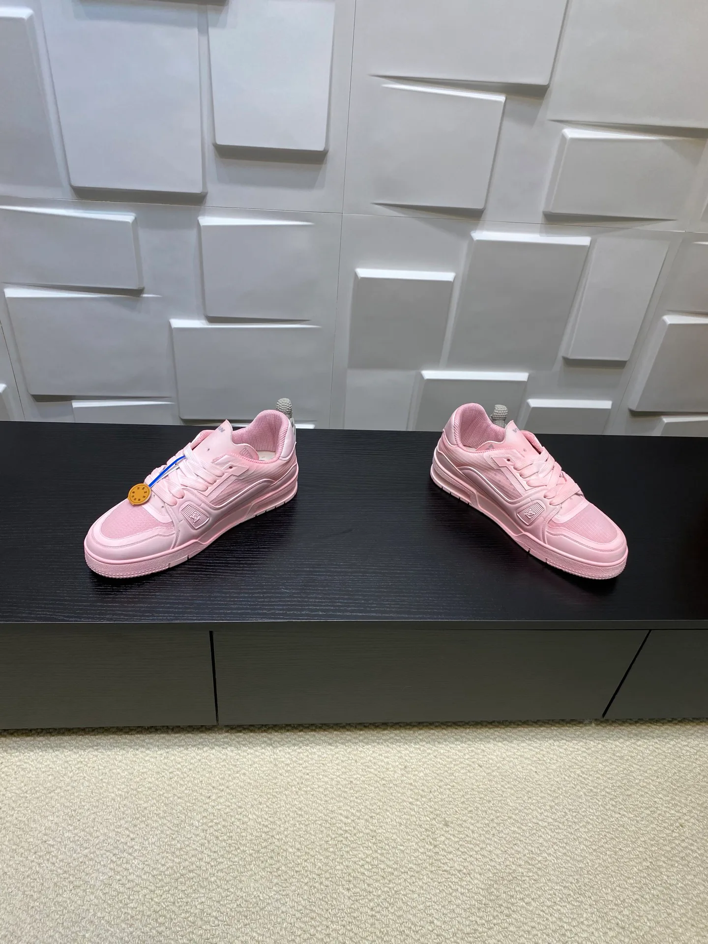 Women's Sneakers LOUIS VUITTON 17969019