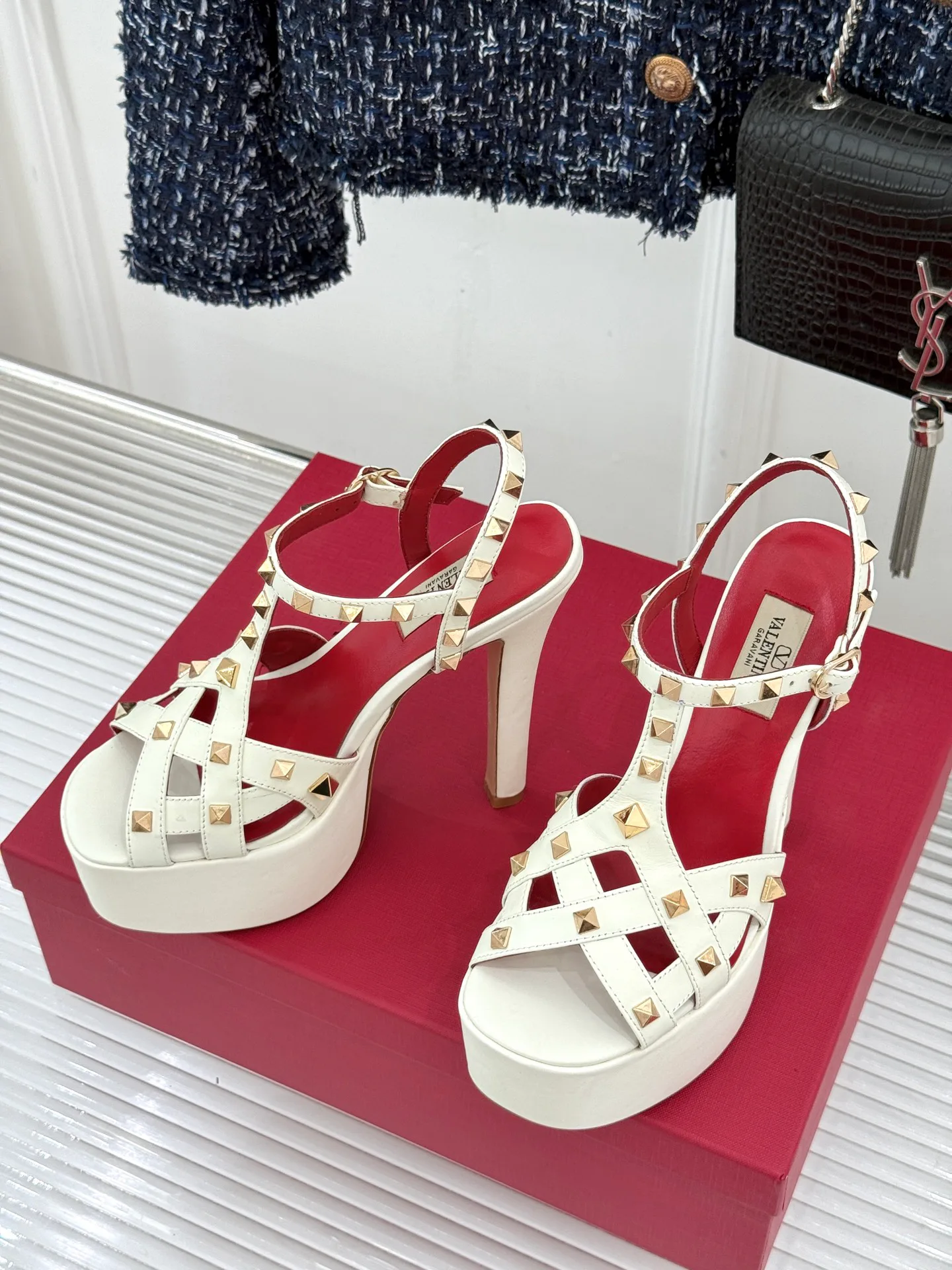 Women's Open-Toe Sandals VALENTINO 18198294