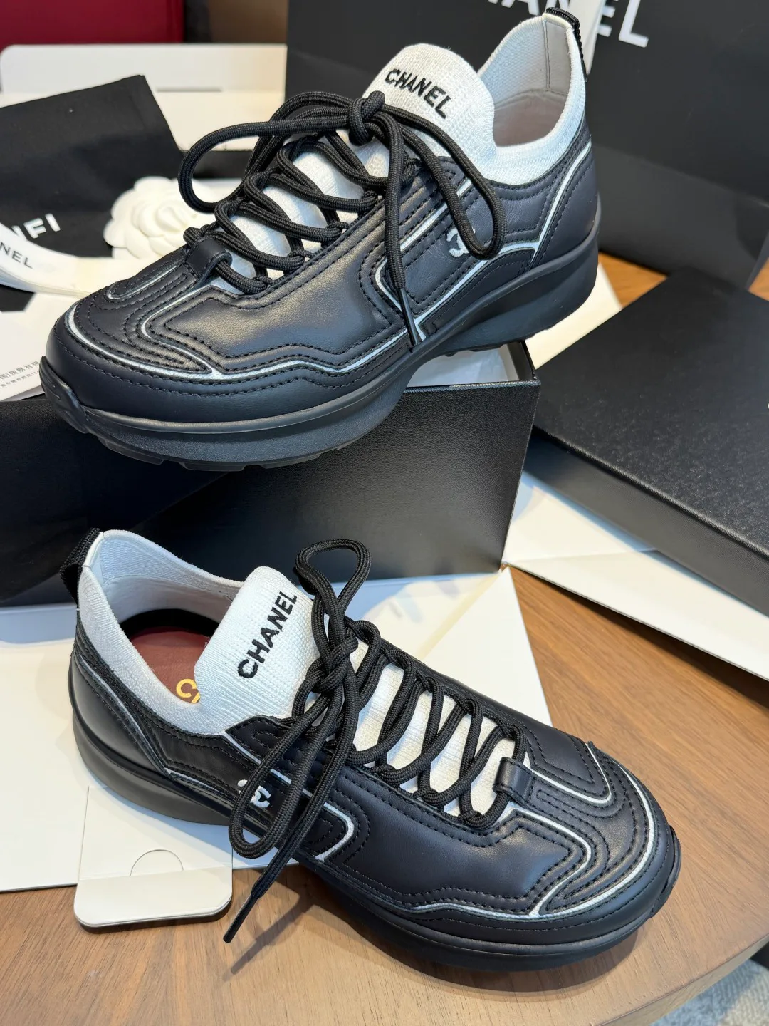Women's Sneakers CHANEL 18067088