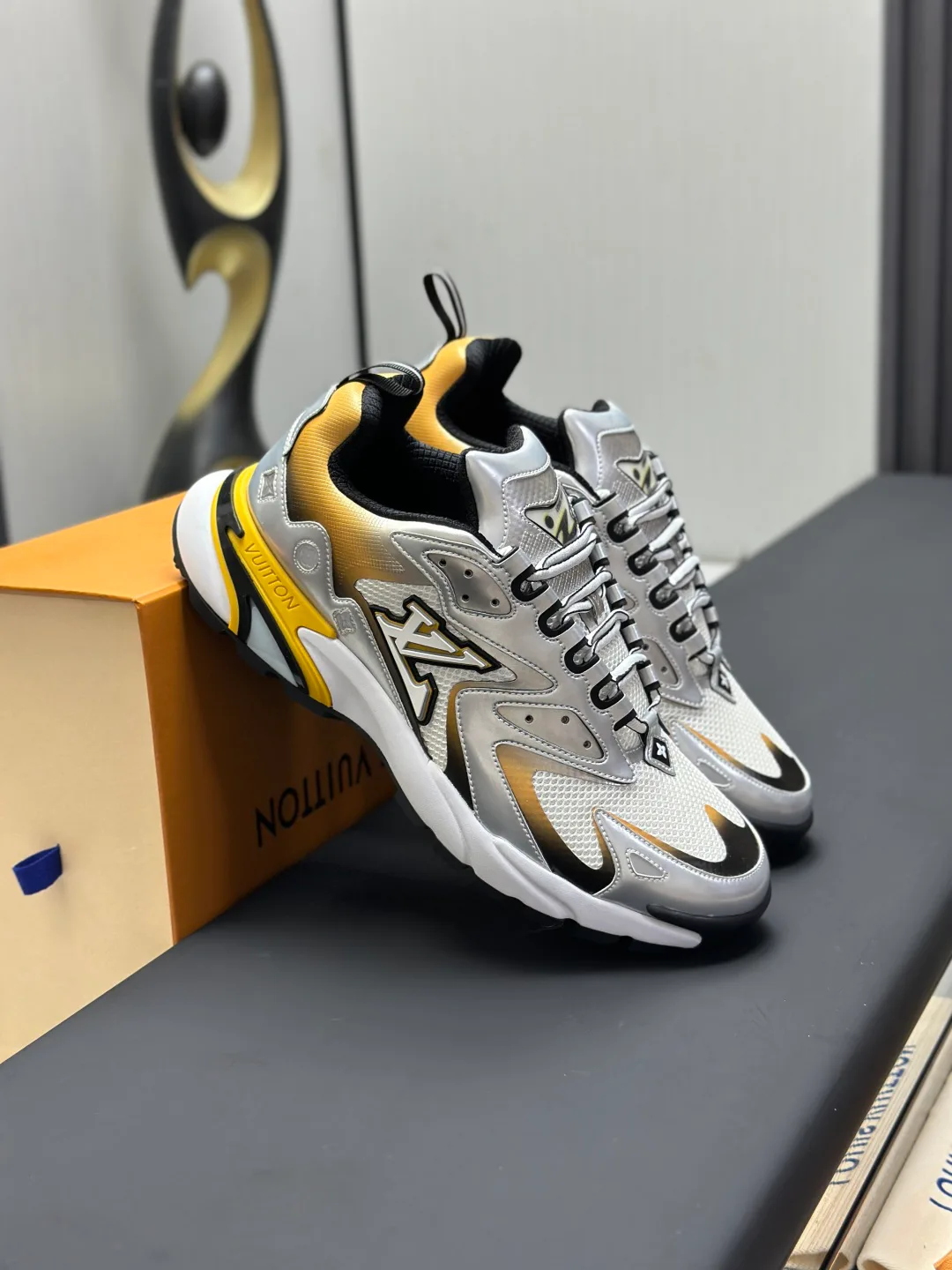 Men's Sneakers LOUIS VUITTON 18211981