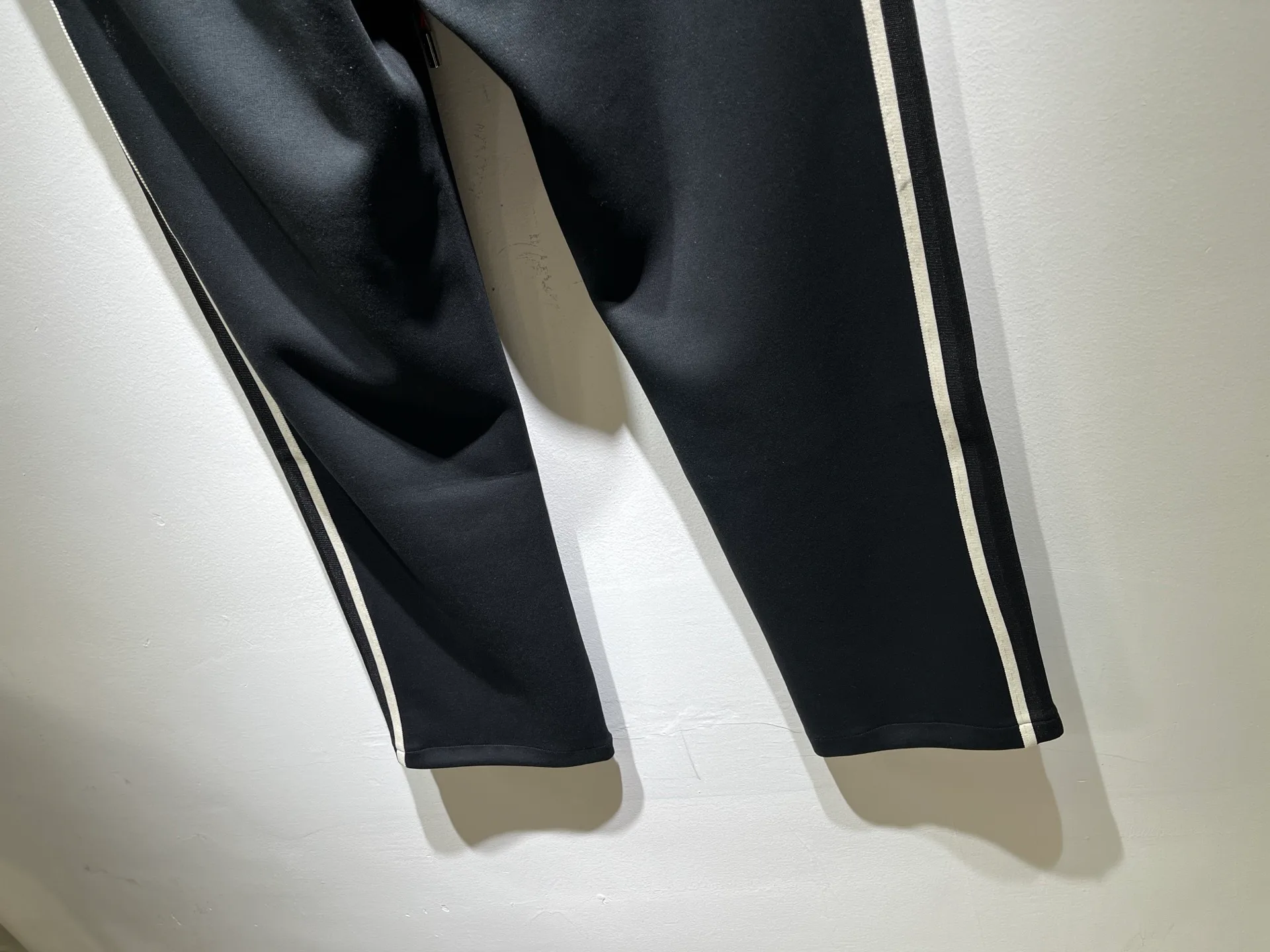 Men's Trousers MONCLER 18343128