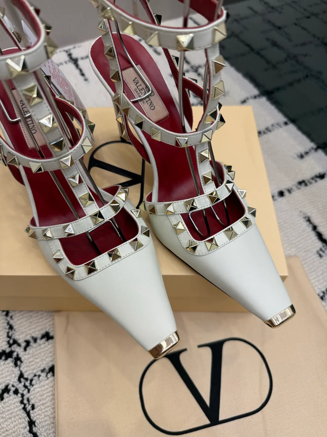 Women's Open-Toe Sandals VALENTINO 17594483