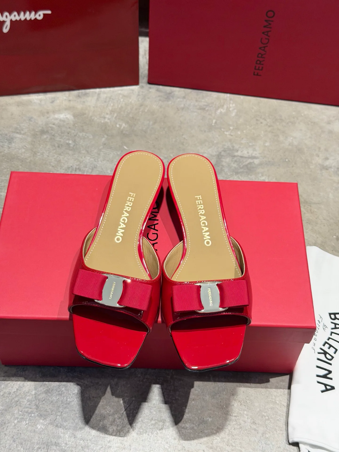 Women's Open-Toe Sandals SALVATORE FERRAGAMO 17642571