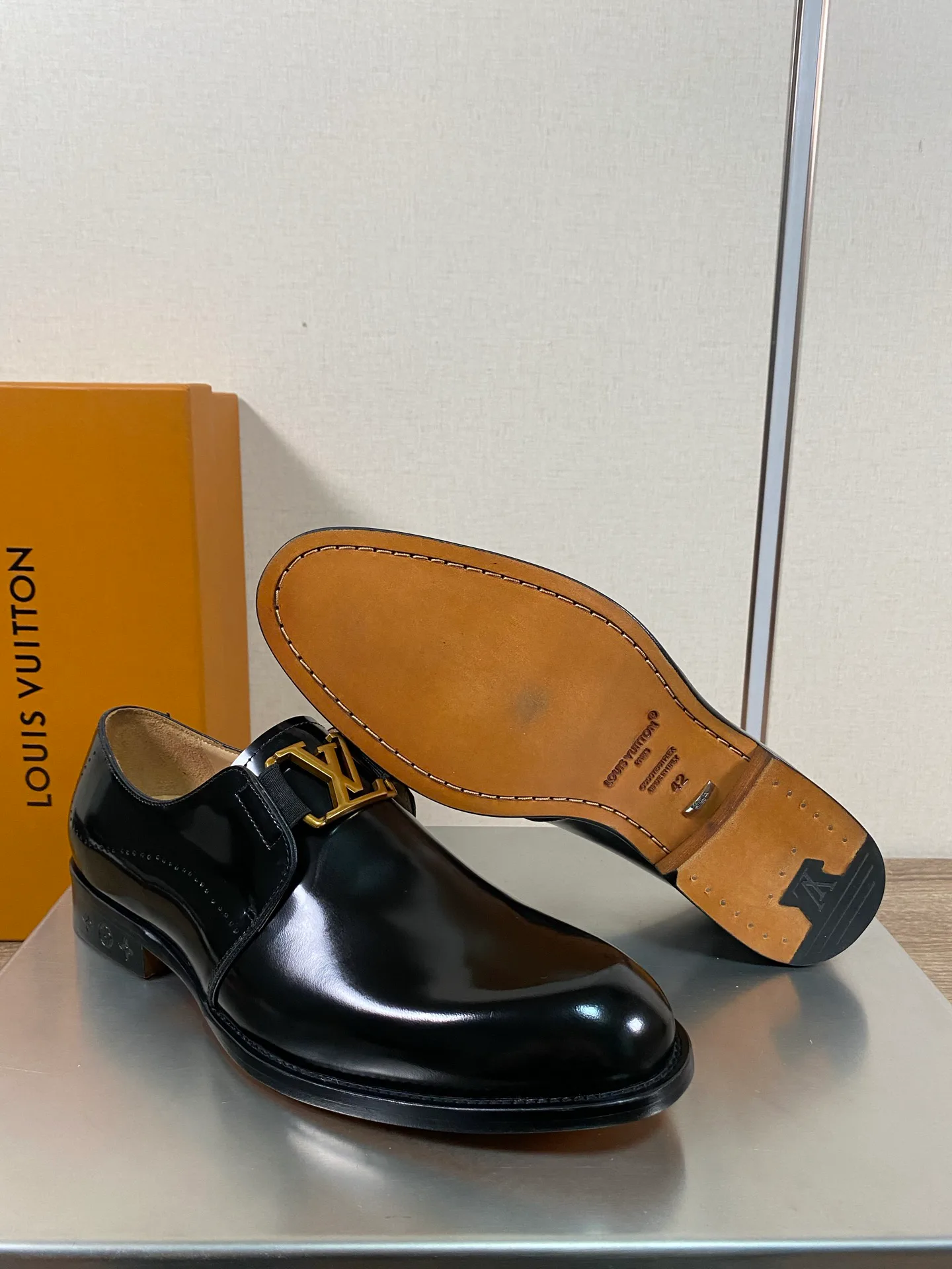 Men's Loafers And Dress Shoes LOUIS VUITTON 18078690
