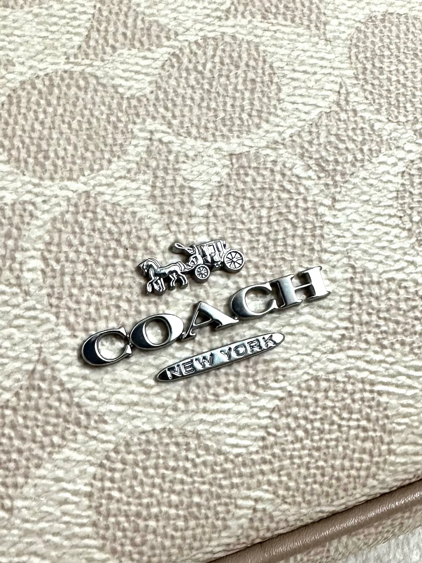 Women's Classic Handbags COACH 17960967