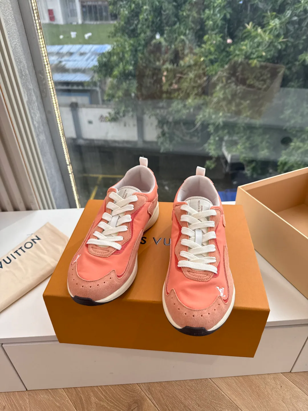 Women's Sneakers LOUIS VUITTON 18053500