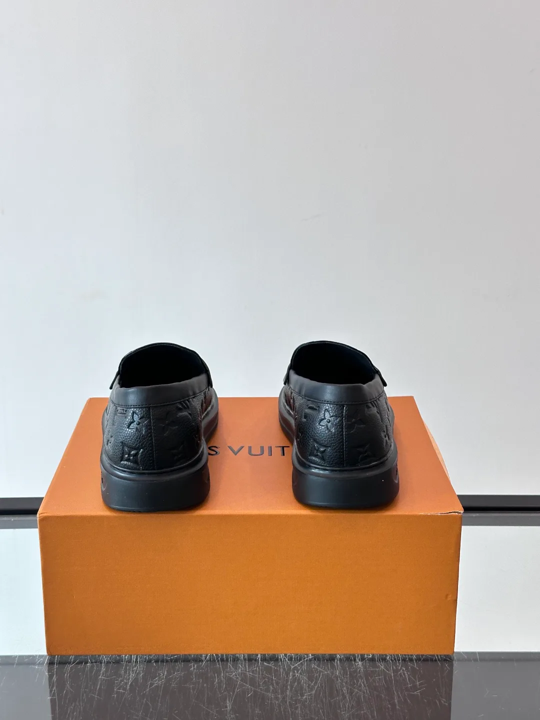 Men's Loafers And Dress Shoes LOUIS VUITTON 18400590