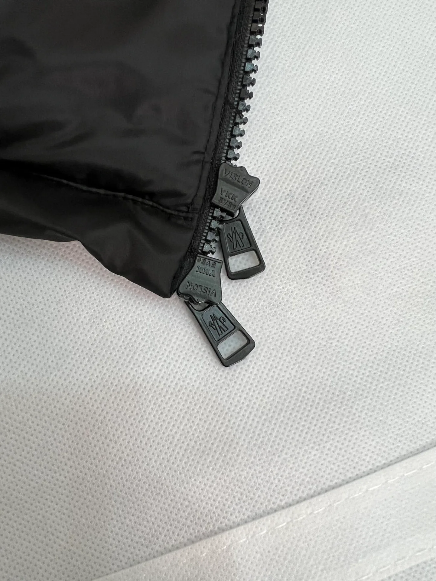 Куртки И Пуховики Мужские Moncler 18599779